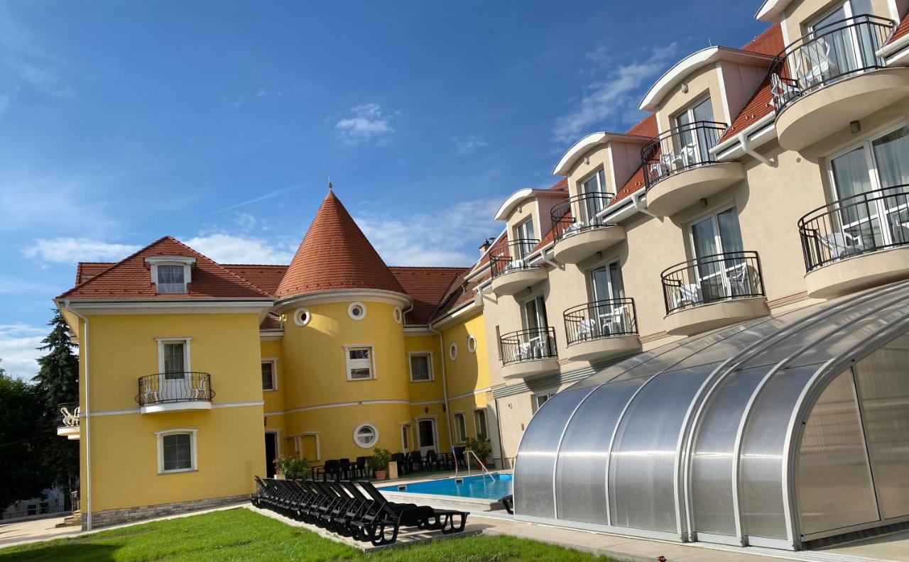 Villa Park Panzio Сільвашварад Екстер'єр фото