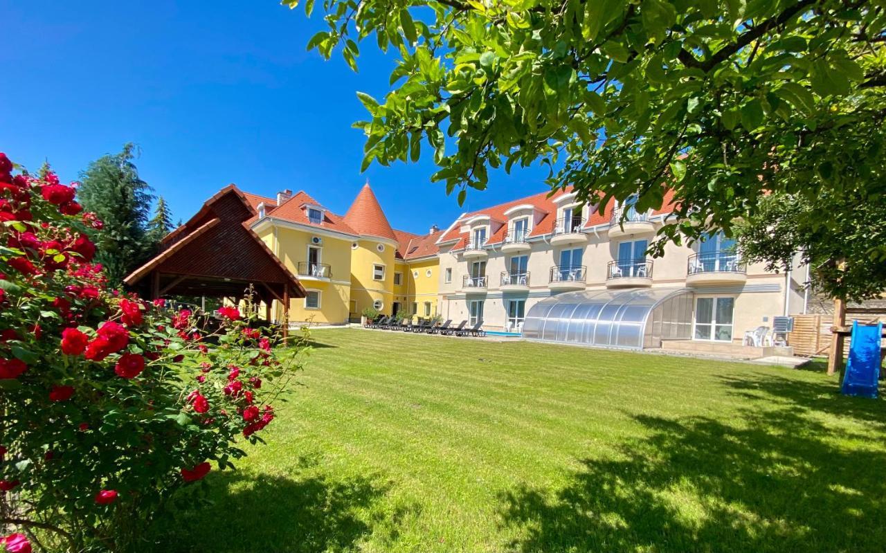 Villa Park Panzio Сільвашварад Екстер'єр фото