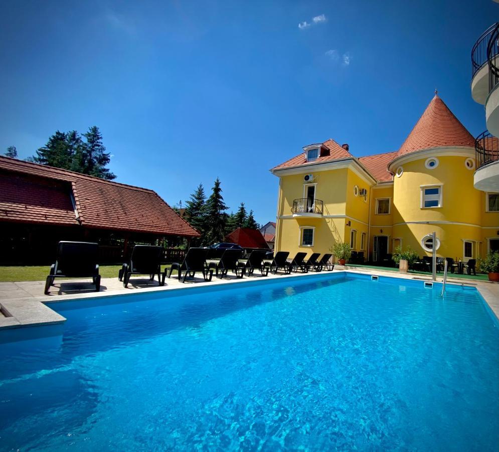 Villa Park Panzio Сільвашварад Екстер'єр фото
