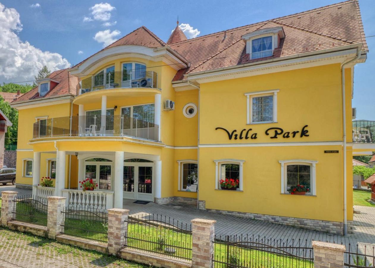 Villa Park Panzio Сільвашварад Екстер'єр фото