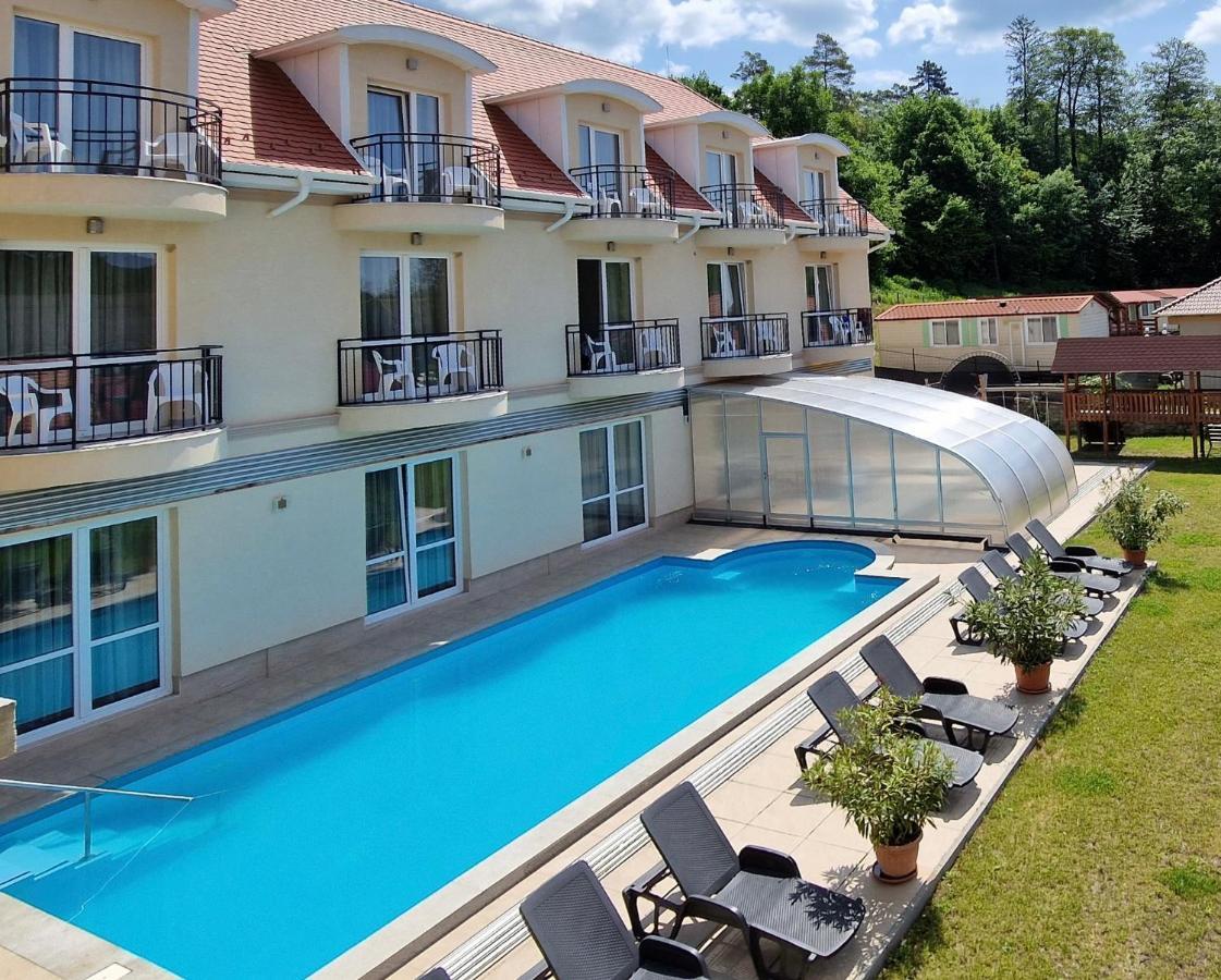Villa Park Panzio Сільвашварад Екстер'єр фото